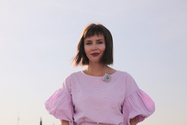 Новая ведущая «Орла и решки» – Натали Неведрова, не новичок на телевидении. У нее журналистское образование, и она уже 9 лет работает на ТВ