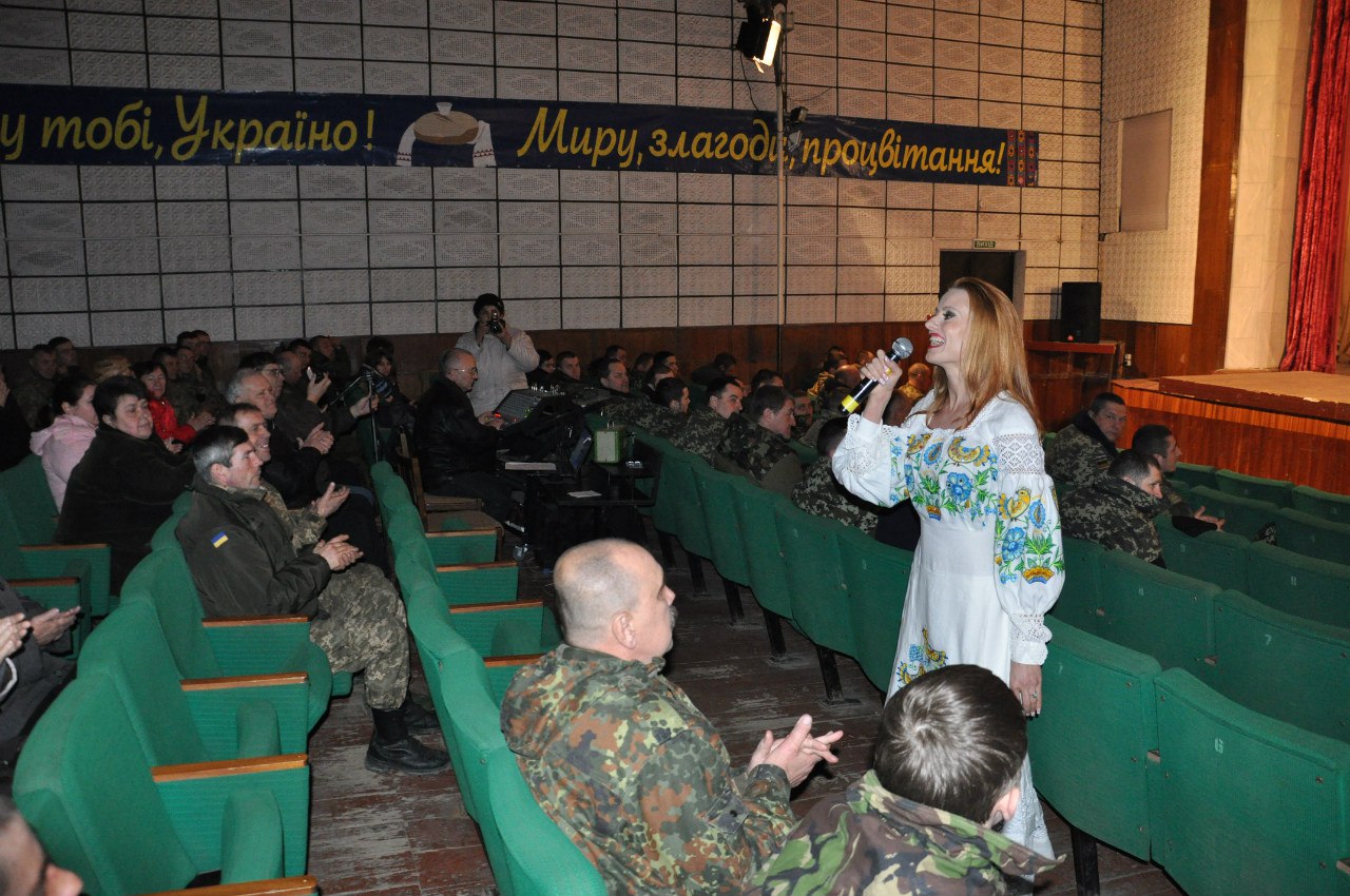 Співачка радить артистам не піаритись на поїздках на схід України